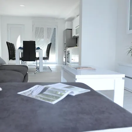 فيلة Crowonder Villa Nina