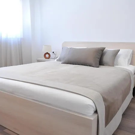 Crowonder Villa Nina فيلة