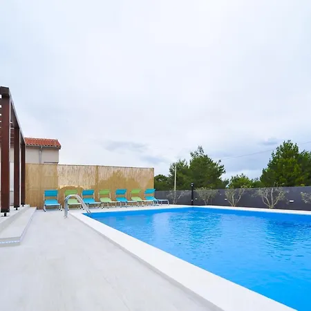 فيلة Crowonder Villa Nina *